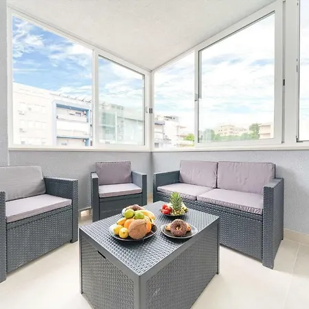 Luxury And Modern On The Main Apartment