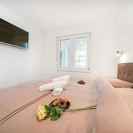Daire Luxury And Modern On The Main