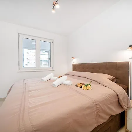 Luxury And Modern On The Main Daire *
