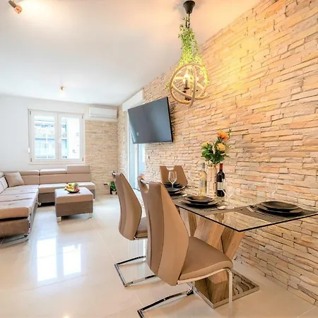 Luxury And Modern On The Main Daire *